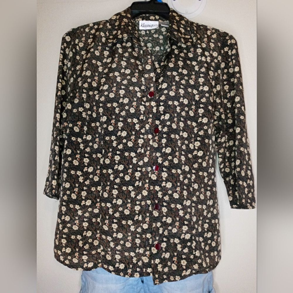 COPY - One blouse - Picture 3 of 16
